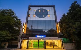 Fabhotel Mona Continental - Nr Laxmi Nagar It Hub